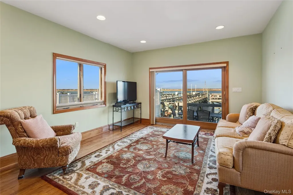 991 W Park Avenue Long Beach NY 11561