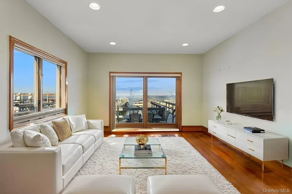 991 W Park Avenue Long Beach NY 11561