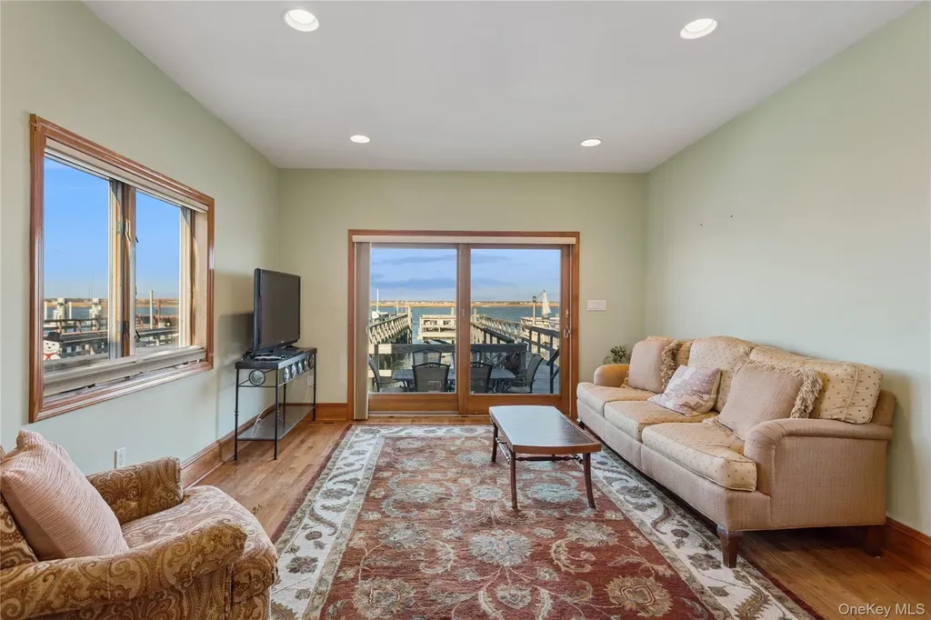 991 W Park Avenue Long Beach NY 11561