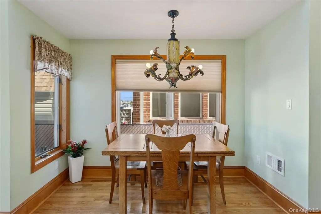 991 W Park Avenue Long Beach NY 11561