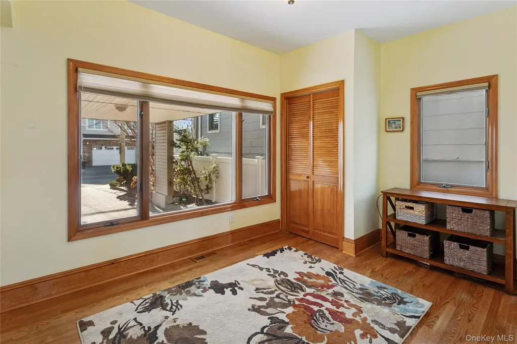 991 W Park Avenue Long Beach NY 11561