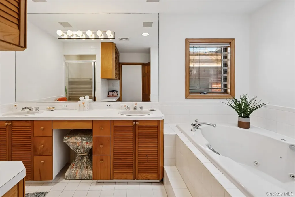 991 W Park Avenue Long Beach NY 11561