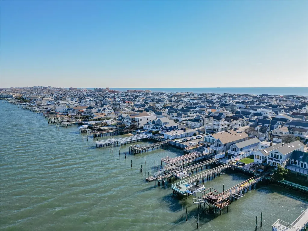 991 W Park Avenue Long Beach NY 11561
