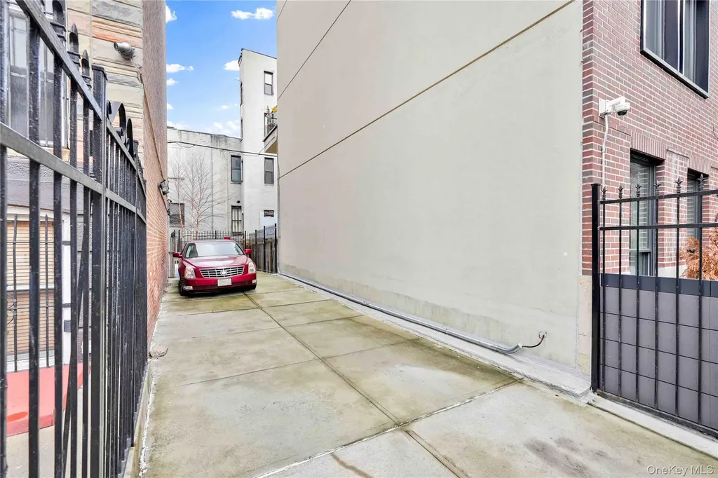 63 Irving Place Brooklyn NY 11238