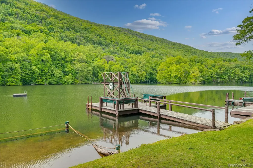 16 Locust Drive Cold Spring NY 10516