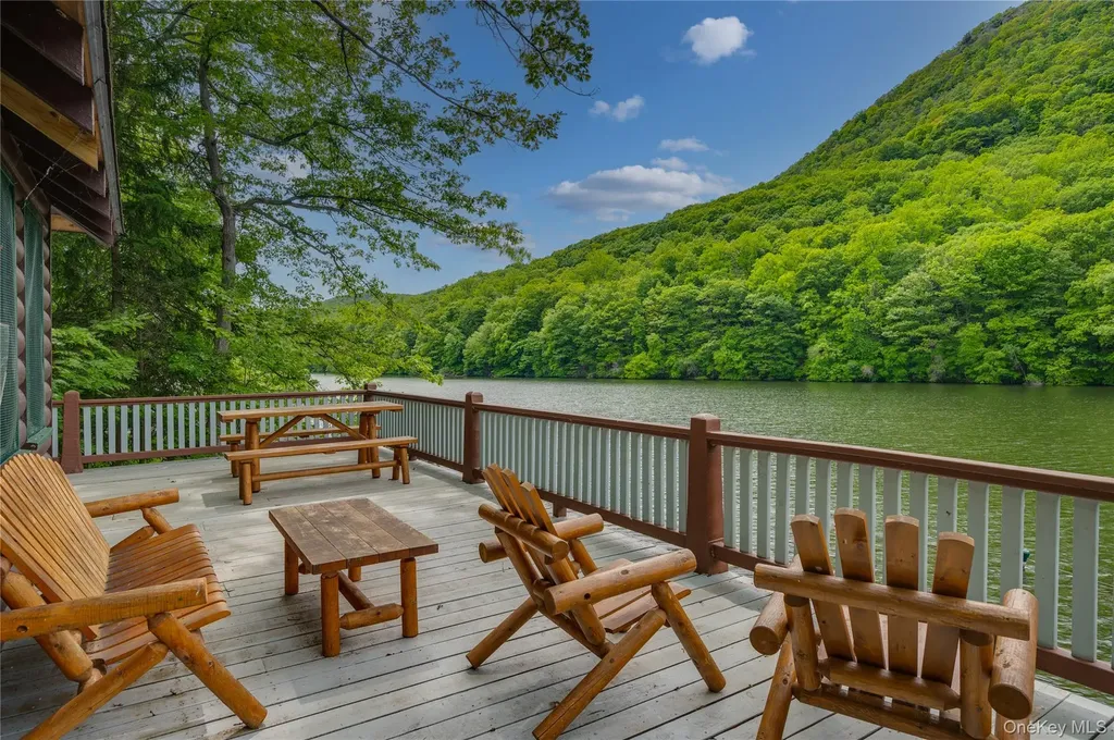 16 Locust Drive Cold Spring NY 10516