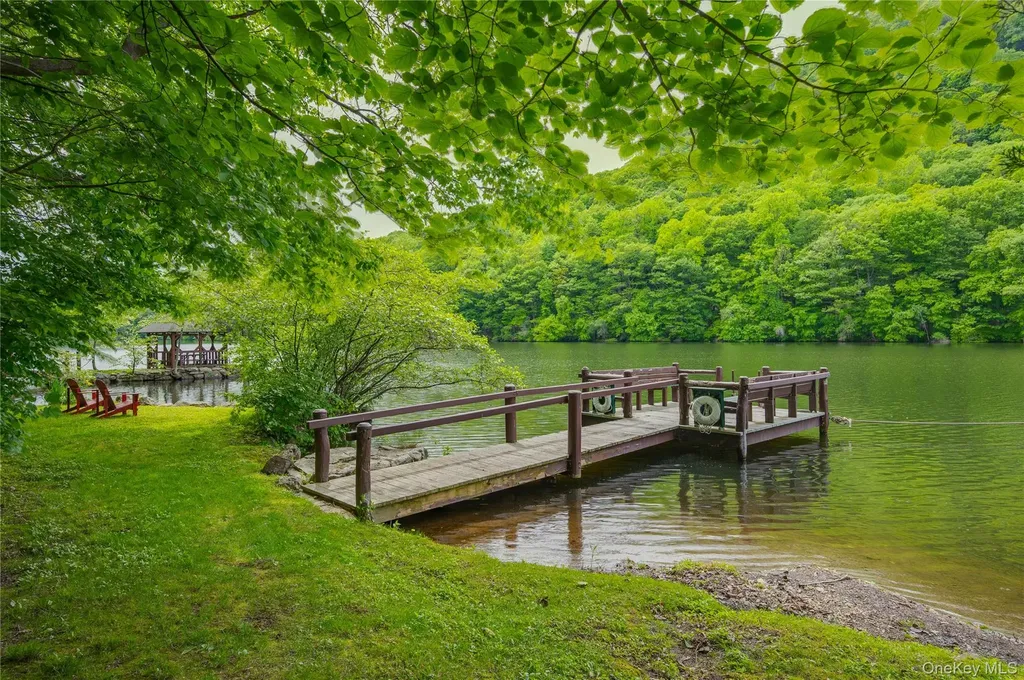 16 Locust Drive Cold Spring NY 10516
