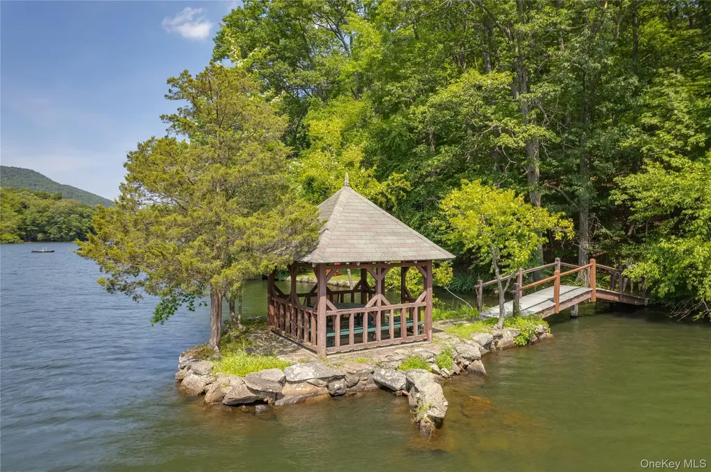 16 Locust Drive Cold Spring NY 10516