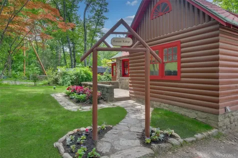 16 Locust Drive Cold Spring NY 10516