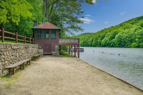 16 Locust Drive Cold Spring NY 10516