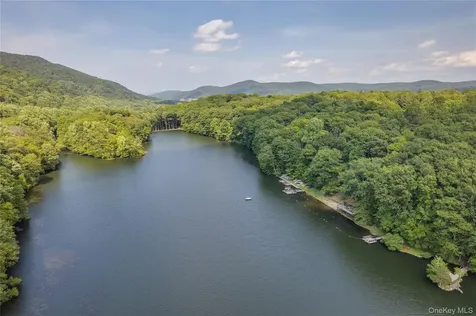 16 Locust Drive Cold Spring NY 10516