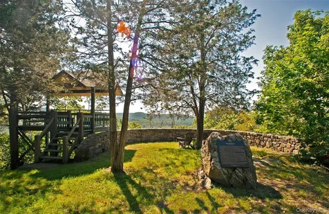16 Locust Drive Cold Spring NY 10516