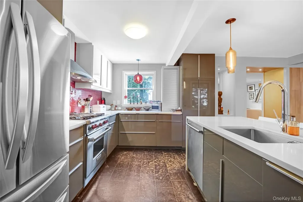 2253 Edsall Avenue Bronx NY 10463