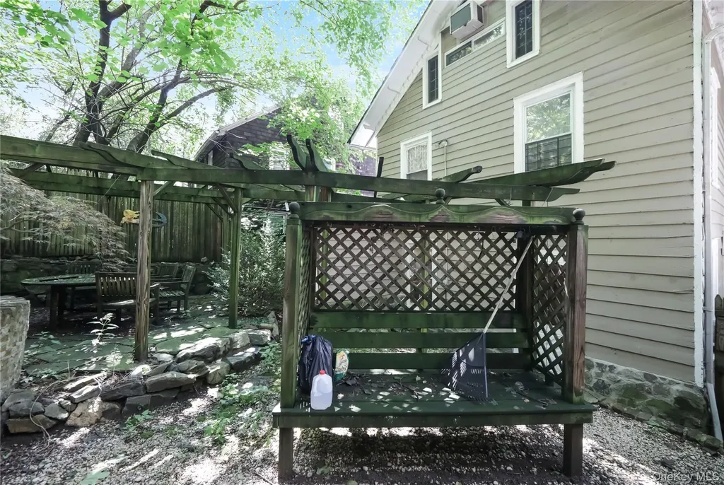 2253 Edsall Avenue Bronx NY 10463