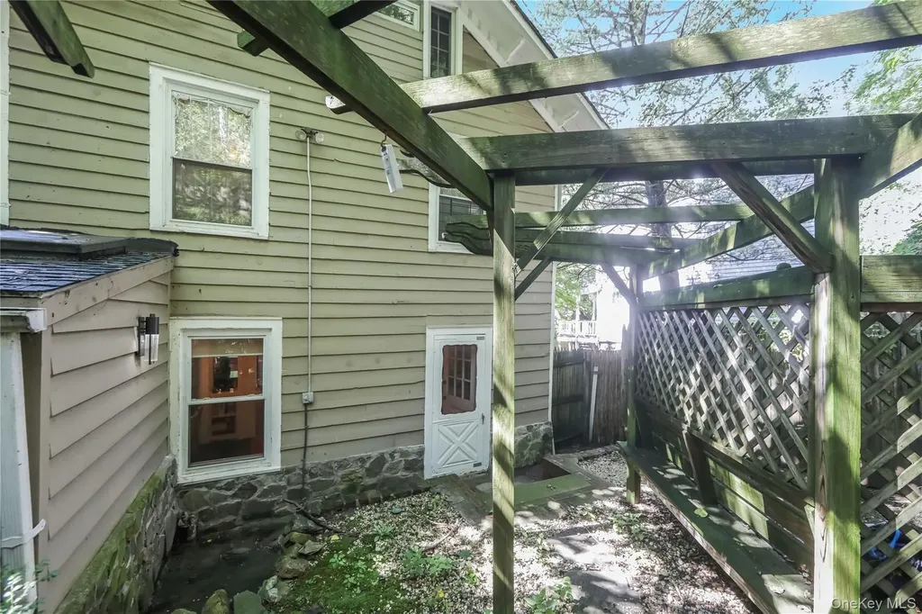 2253 Edsall Avenue Bronx NY 10463