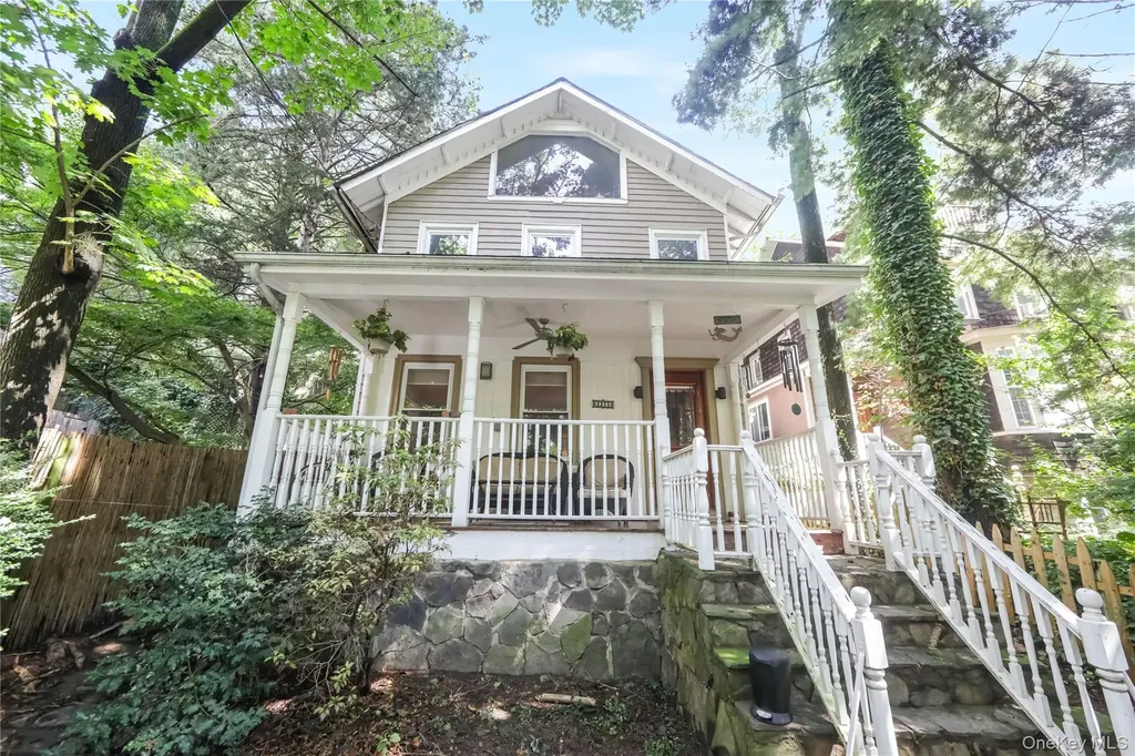 2253 Edsall Avenue Bronx NY 10463