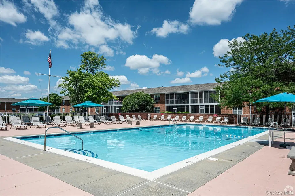 11 Commodore Lane West Babylon NY 11704