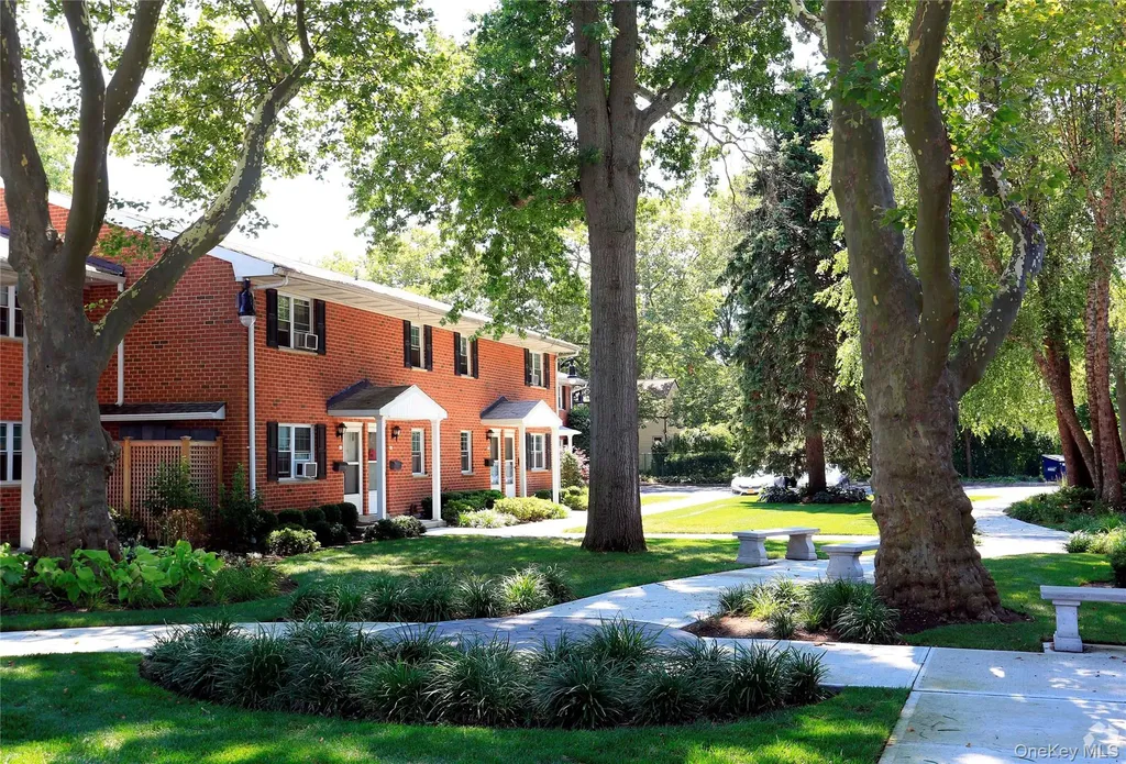 11 Commodore Lane West Babylon NY 11704