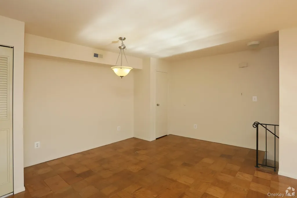 51 Commodore Lane West Babylon NY 11704