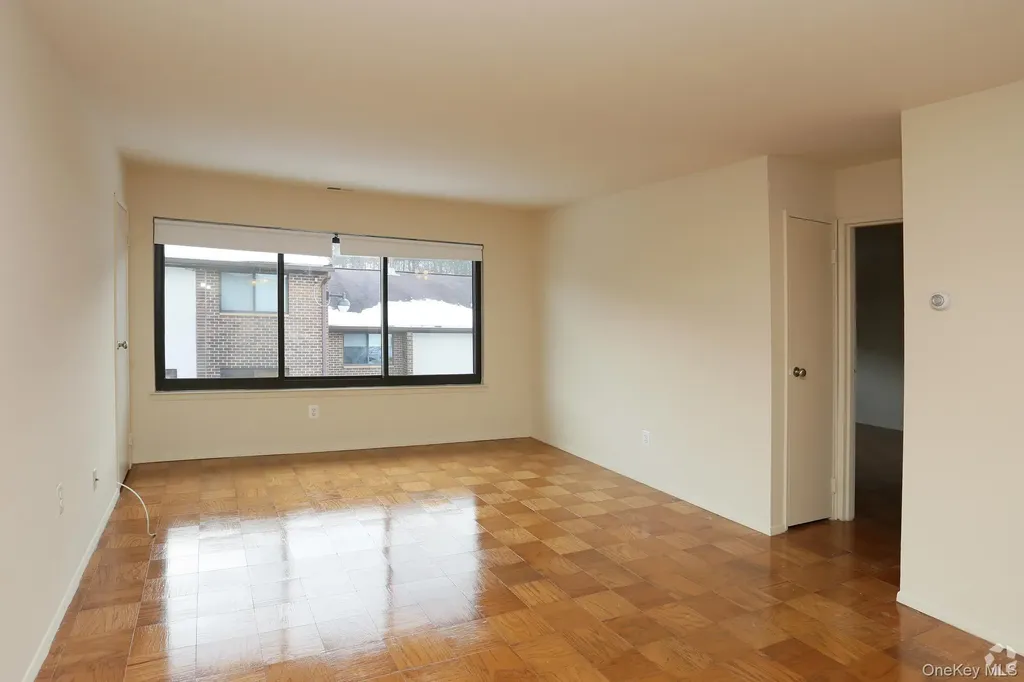 51 Commodore Lane West Babylon NY 11704