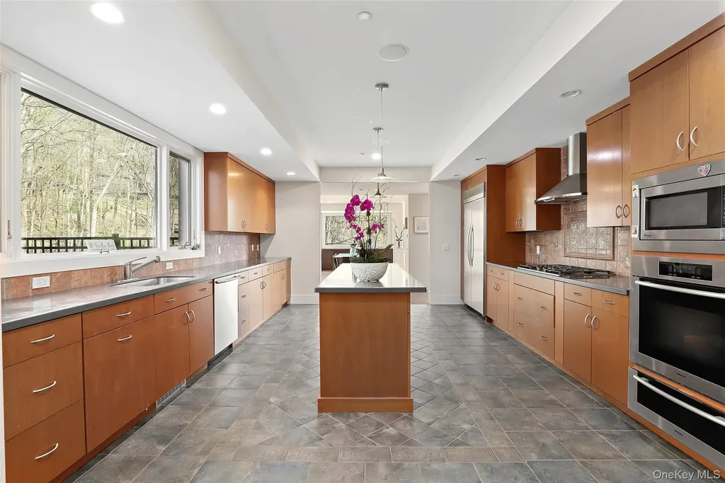17 Fox Run Road Pound Ridge NY 10576