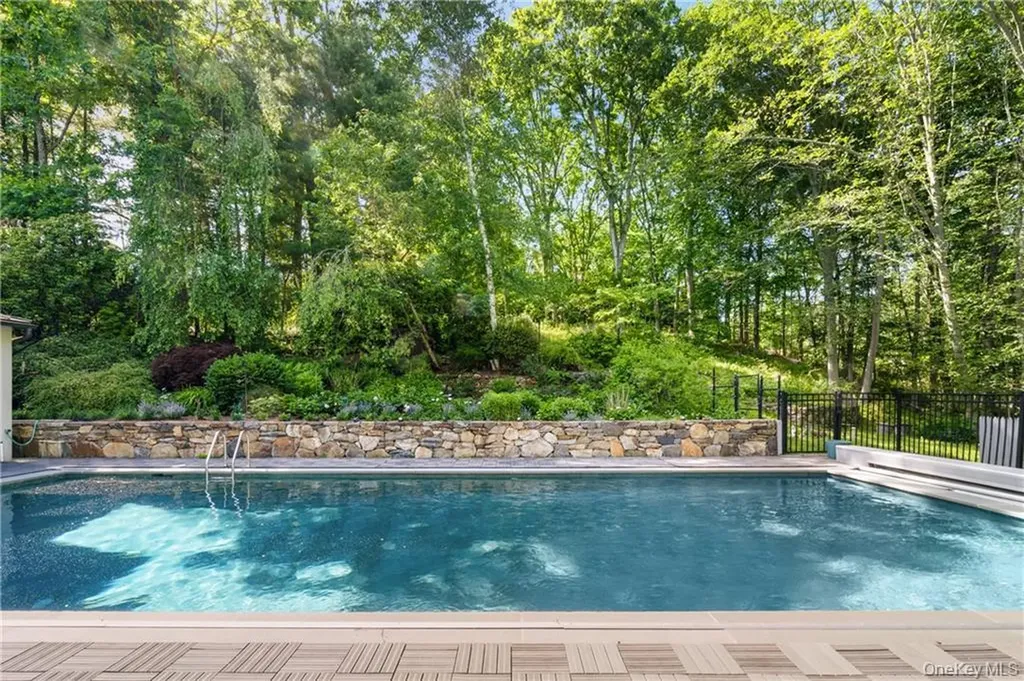 17 Fox Run Road Pound Ridge NY 10576