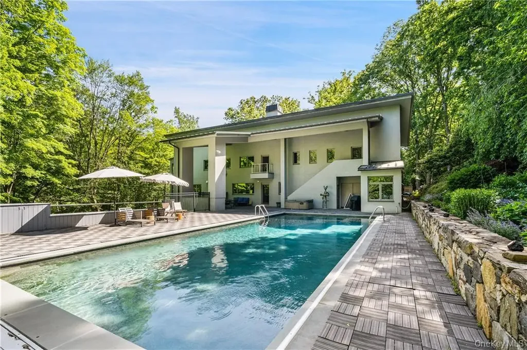 17 Fox Run Road Pound Ridge NY 10576