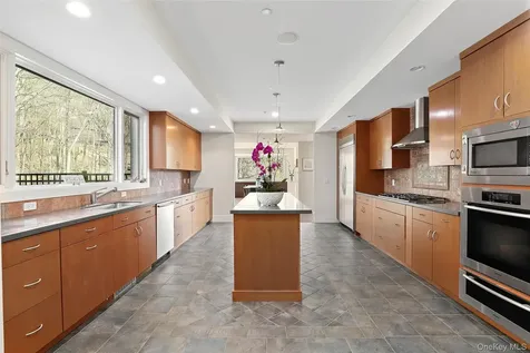 17 Fox Run Road Pound Ridge NY 10576