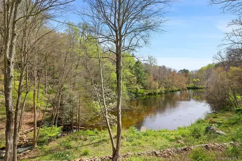 17 Fox Run Road Pound Ridge NY 10576