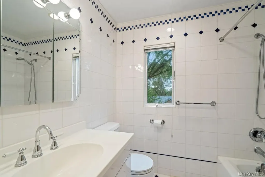 12 Chester Drive Great Neck NY 11021