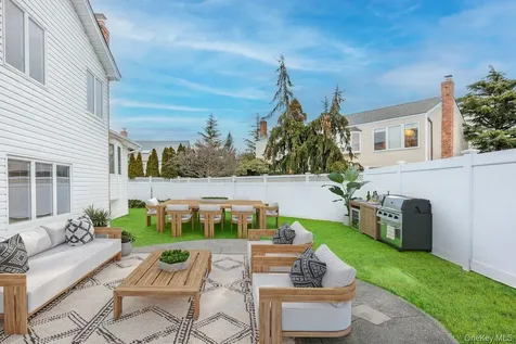 2686 Frances Street Bellmore NY 11710