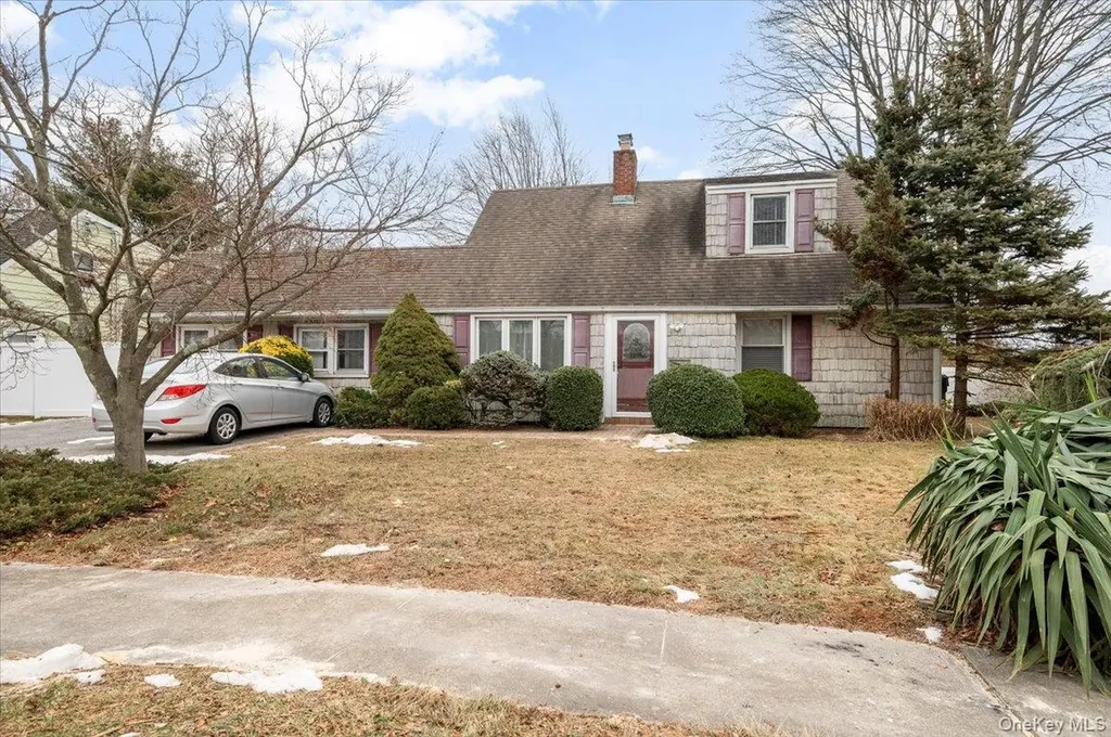 13 Jean Road West Islip NY 11795