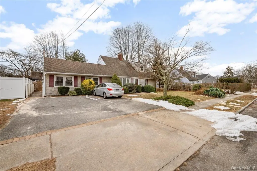 13 Jean Road West Islip NY 11795