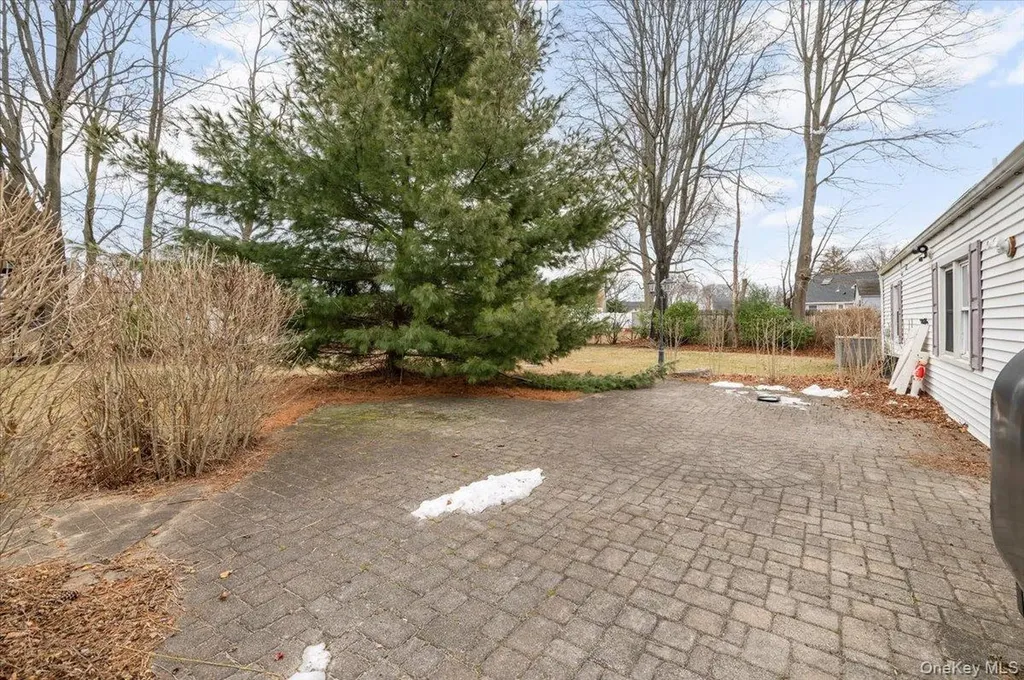 13 Jean Road West Islip NY 11795
