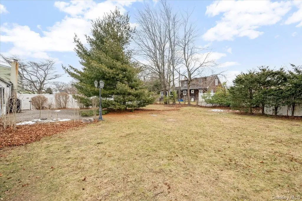 13 Jean Road West Islip NY 11795