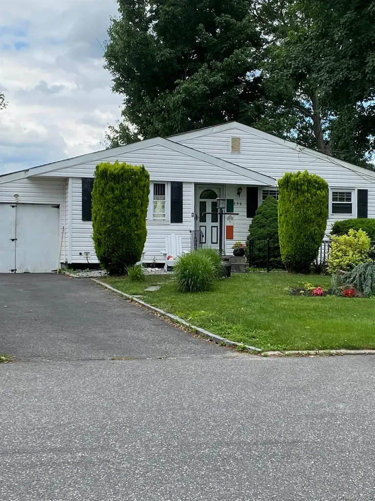 235 E 1st Street Deer Park NY 11729