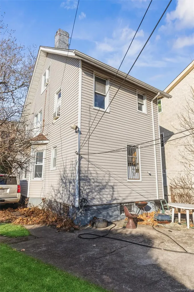 717 E 37th Street Brooklyn NY 11203
