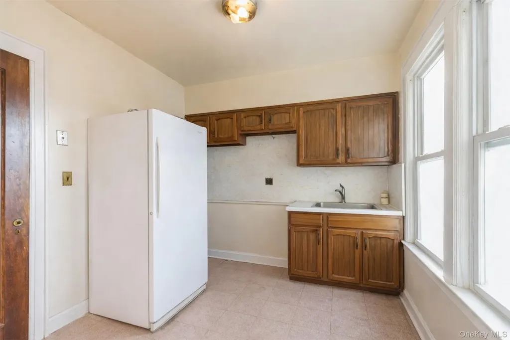 717 E 37th Street Brooklyn NY 11203