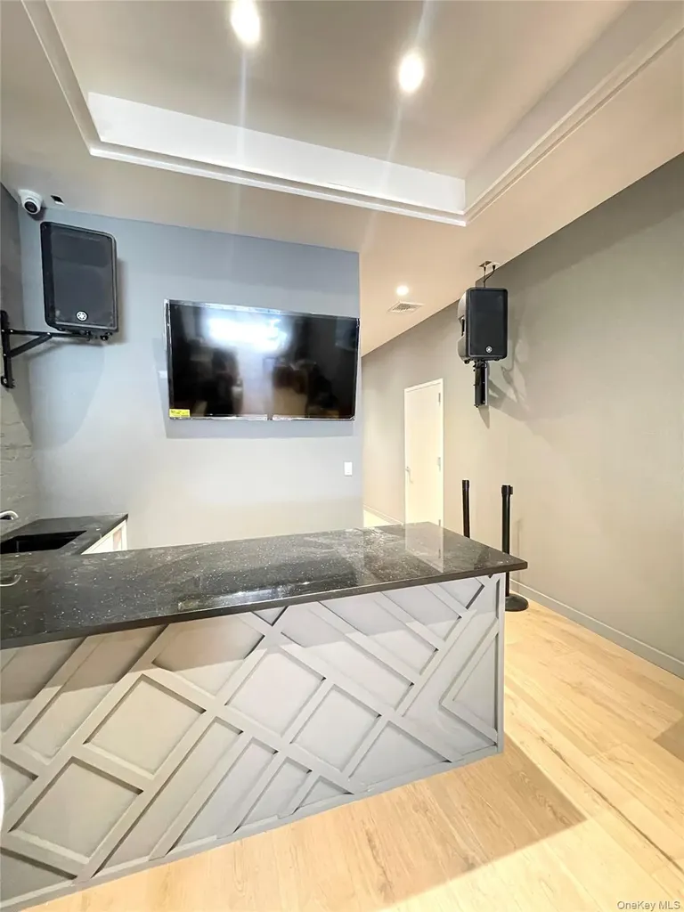 74 Hillside Avenue Williston Park NY 11596