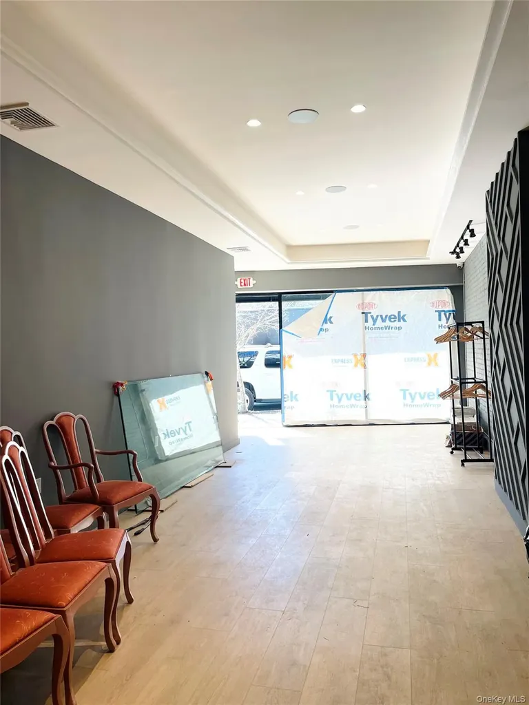 74 Hillside Avenue Williston Park NY 11596