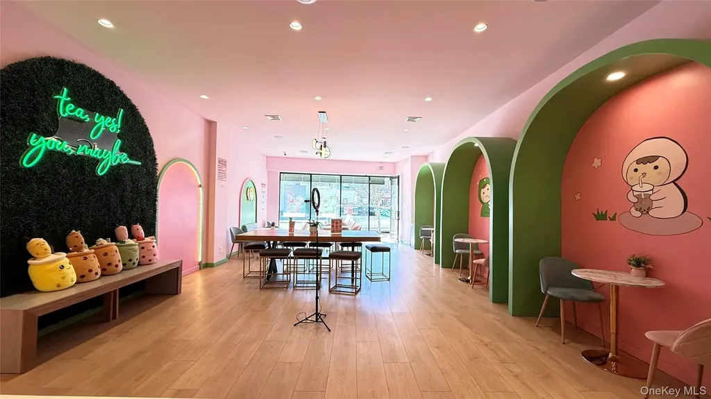 74 Hillside Avenue Williston Park NY 11596
