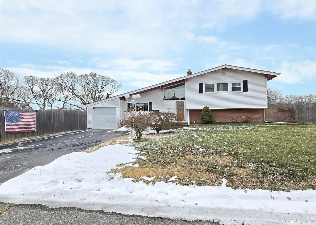 50 Spur Lane Centereach NY 11720