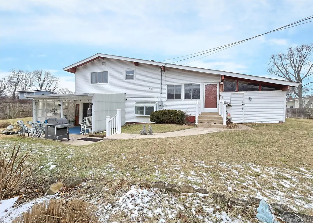 50 Spur Lane Centereach NY 11720