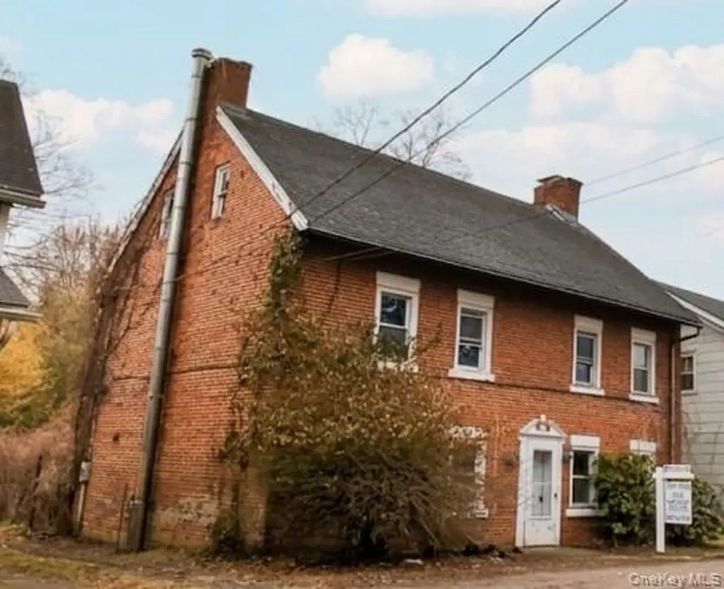 4 The Lane Somers NY 10589