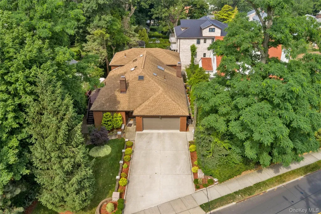 51-10 Douglaston Parkway Douglaston NY 11362