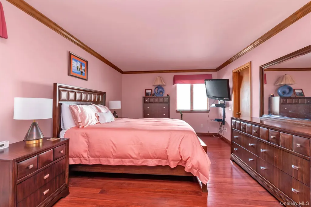 51-10 Douglaston Parkway Douglaston NY 11362