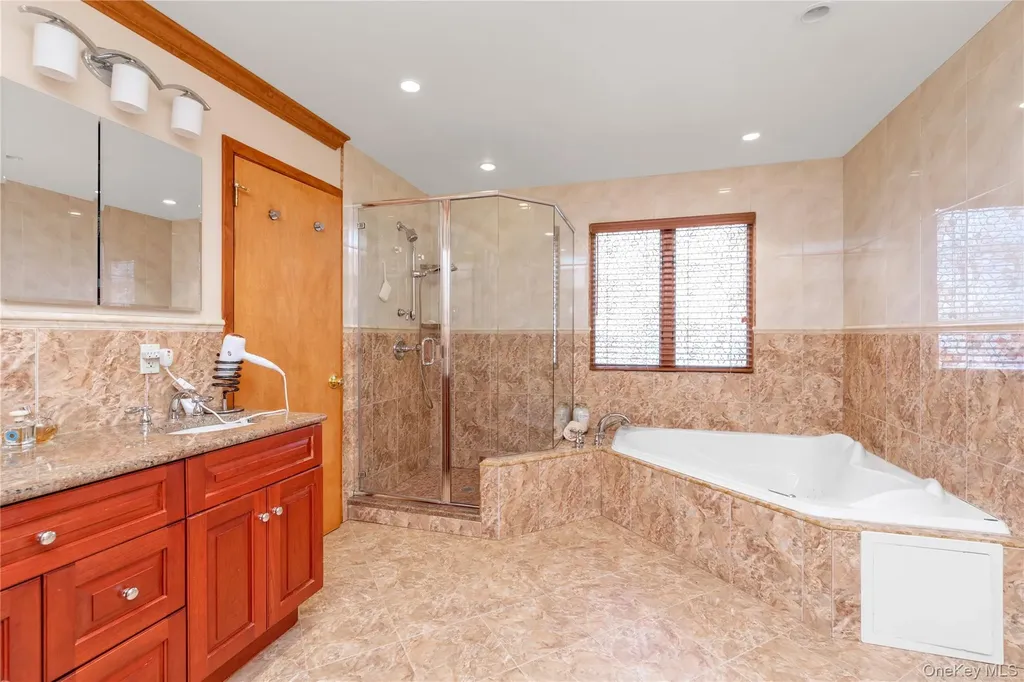 51-10 Douglaston Parkway Douglaston NY 11362