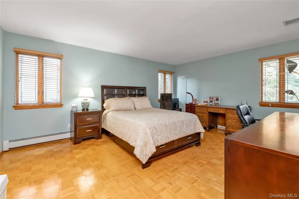 51-10 Douglaston Parkway Douglaston NY 11362