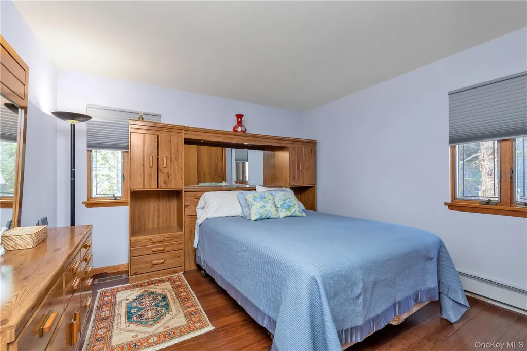 51-10 Douglaston Parkway Douglaston NY 11362