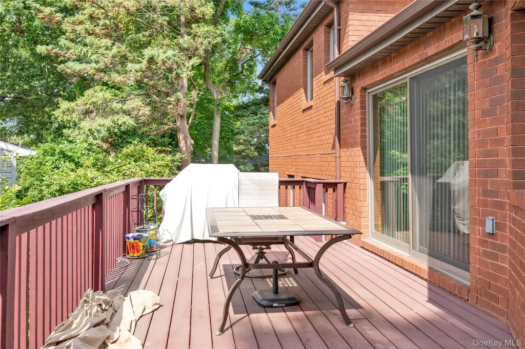 51-10 Douglaston Parkway Douglaston NY 11362